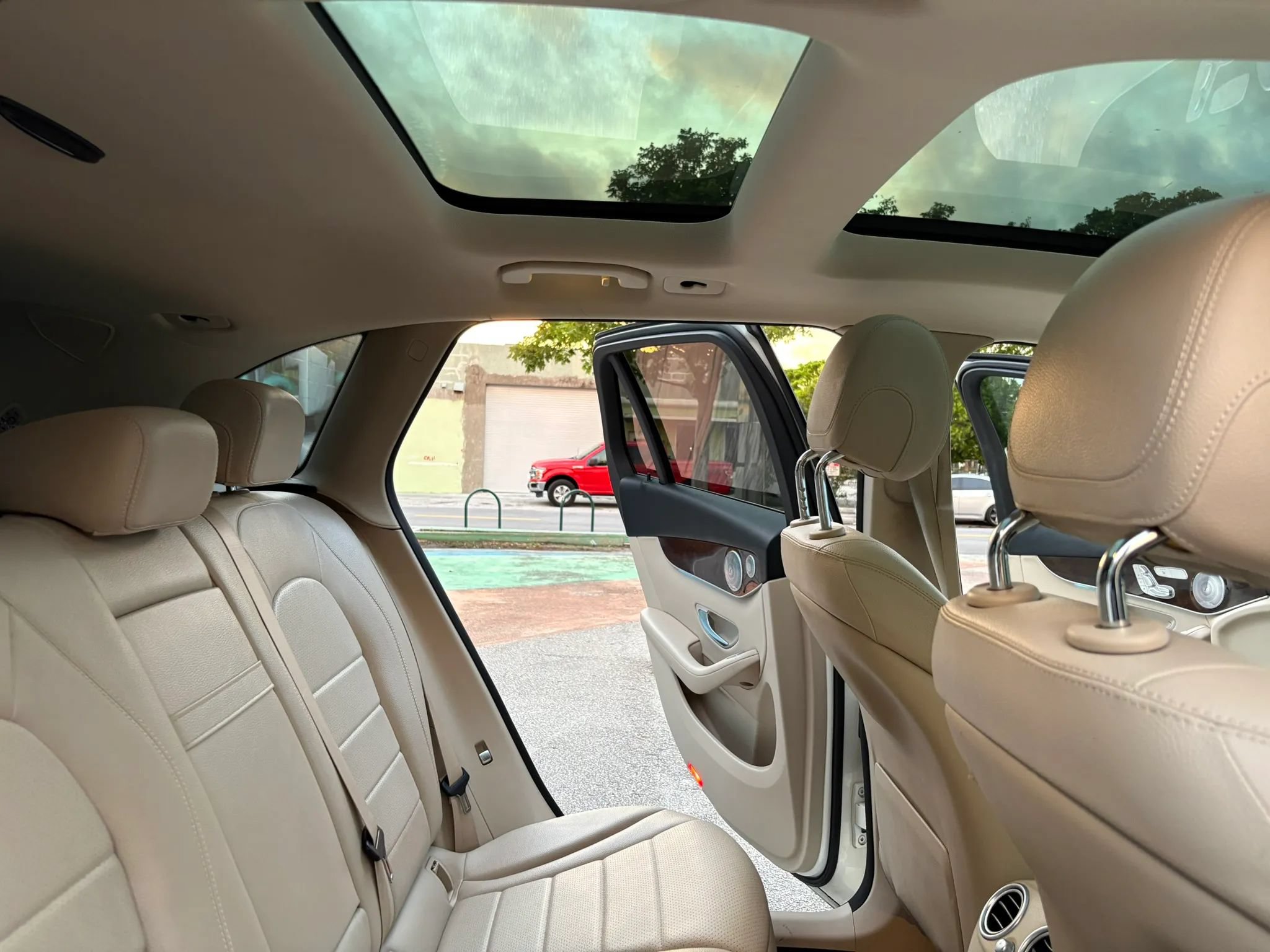 Used 2017 Mercedes-Benz GLC 300 4MATIC image 25