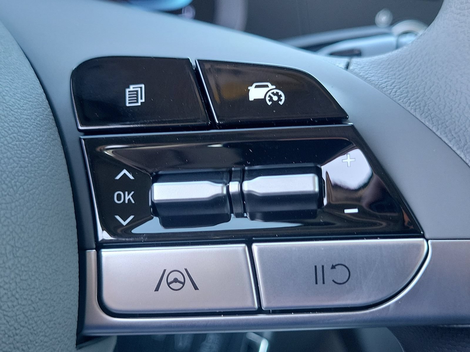 New 2026 Hyundai Elantra SE FWD image 9