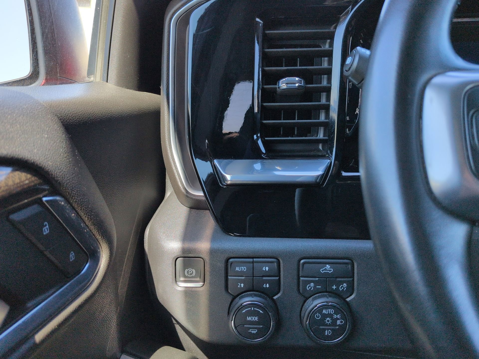 Certified 2023 Chevrolet Silverado 1500 RST w/ Z71 Off-Road Package AWD/4WD image 17