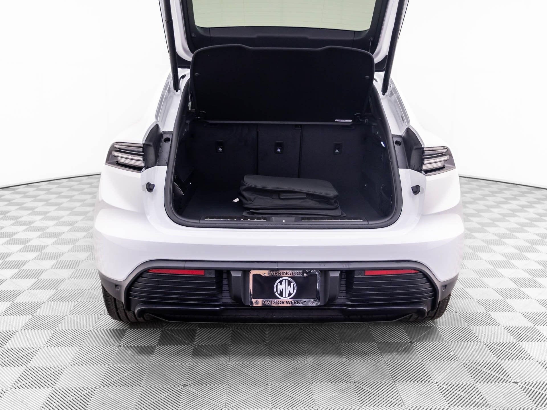 New 2026 Porsche Macan 4 Electric AWD/4WD image 33