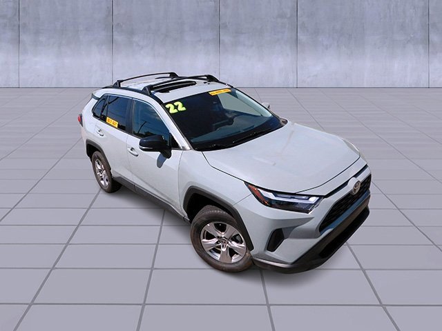 Used 2022 Toyota RAV4 XLE w/ Convenience Package image 2