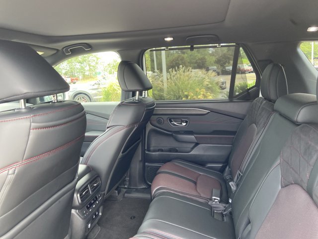Used 2026 Honda Pilot Black Edition image 17