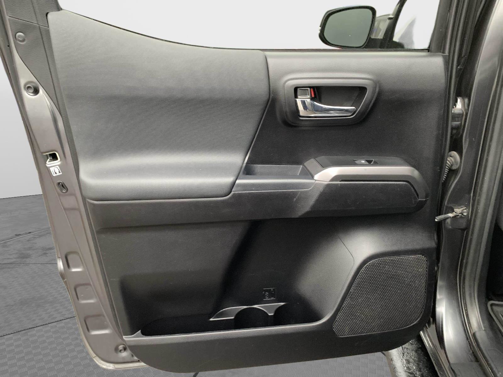 Used 2019 Toyota Tacoma TRD Off-Road image 39