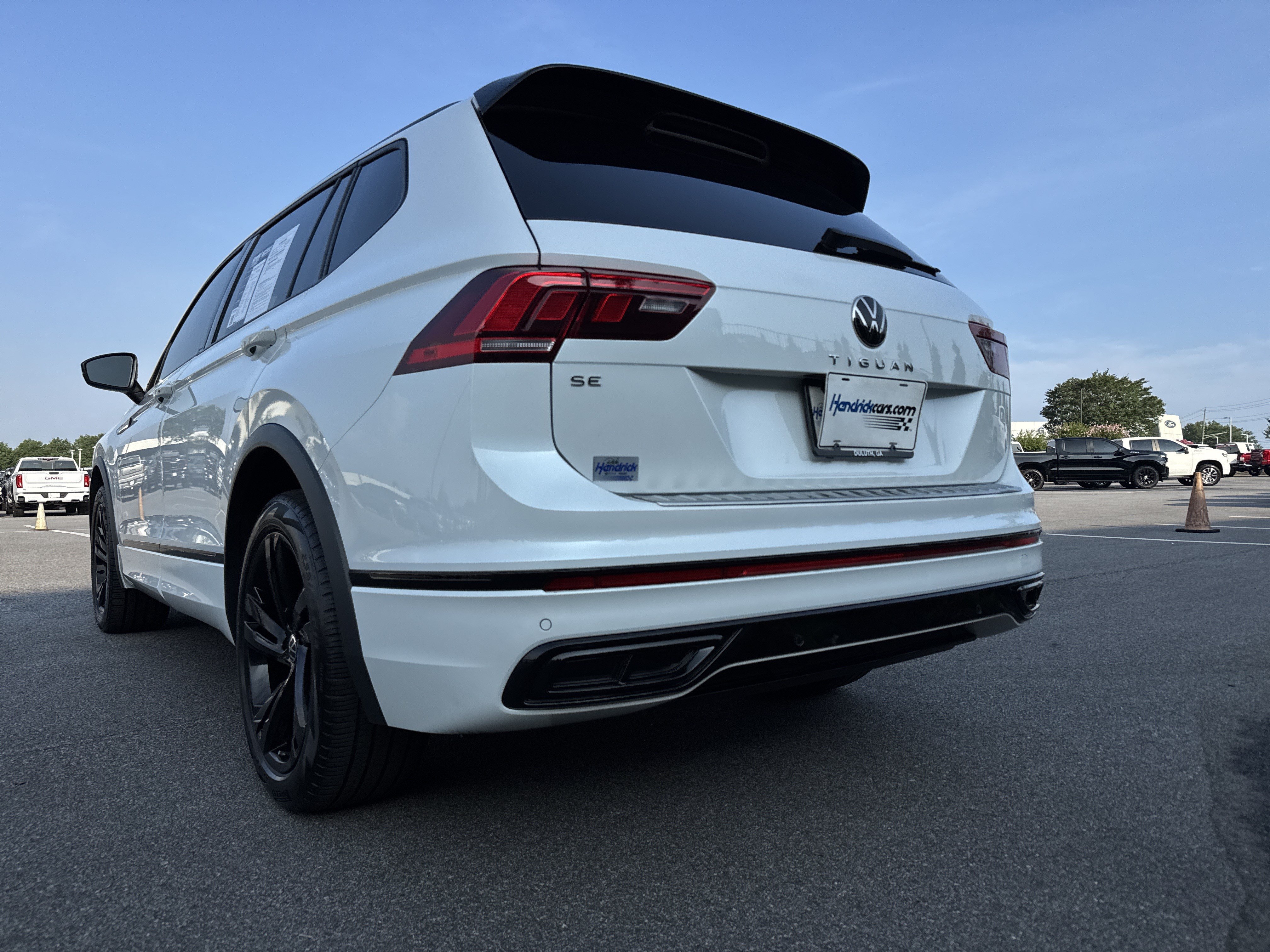 Used 2024 Volkswagen Tiguan SE R-Line FWD image 8