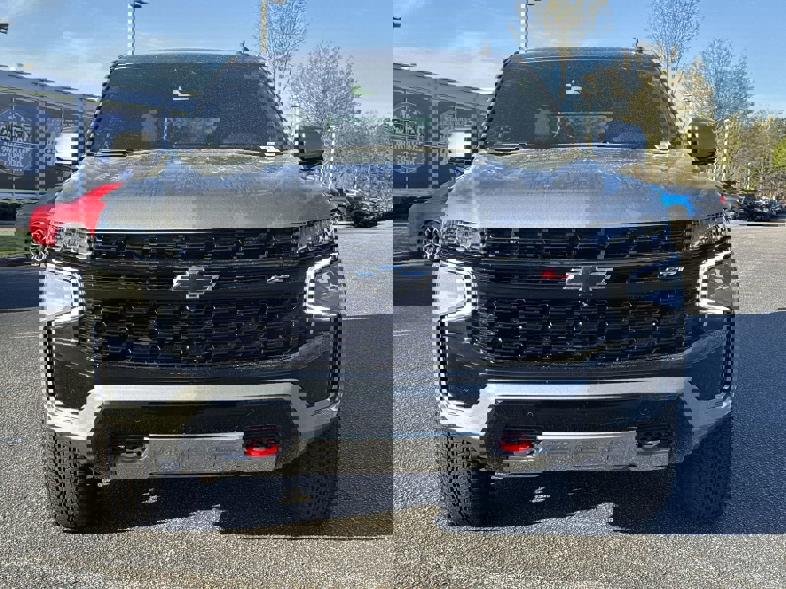 Used 2023 Chevrolet Tahoe Z71 w/ Luxury Package AWD/4WD image 3