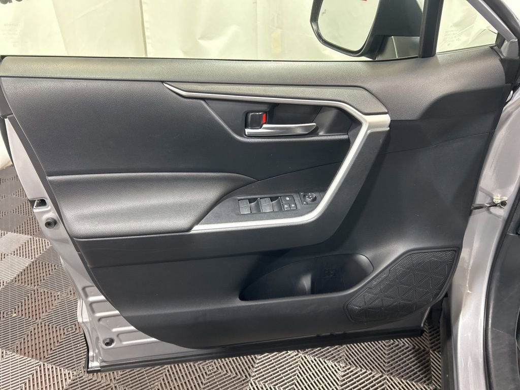 Used 2023 Toyota RAV4 SE image 23