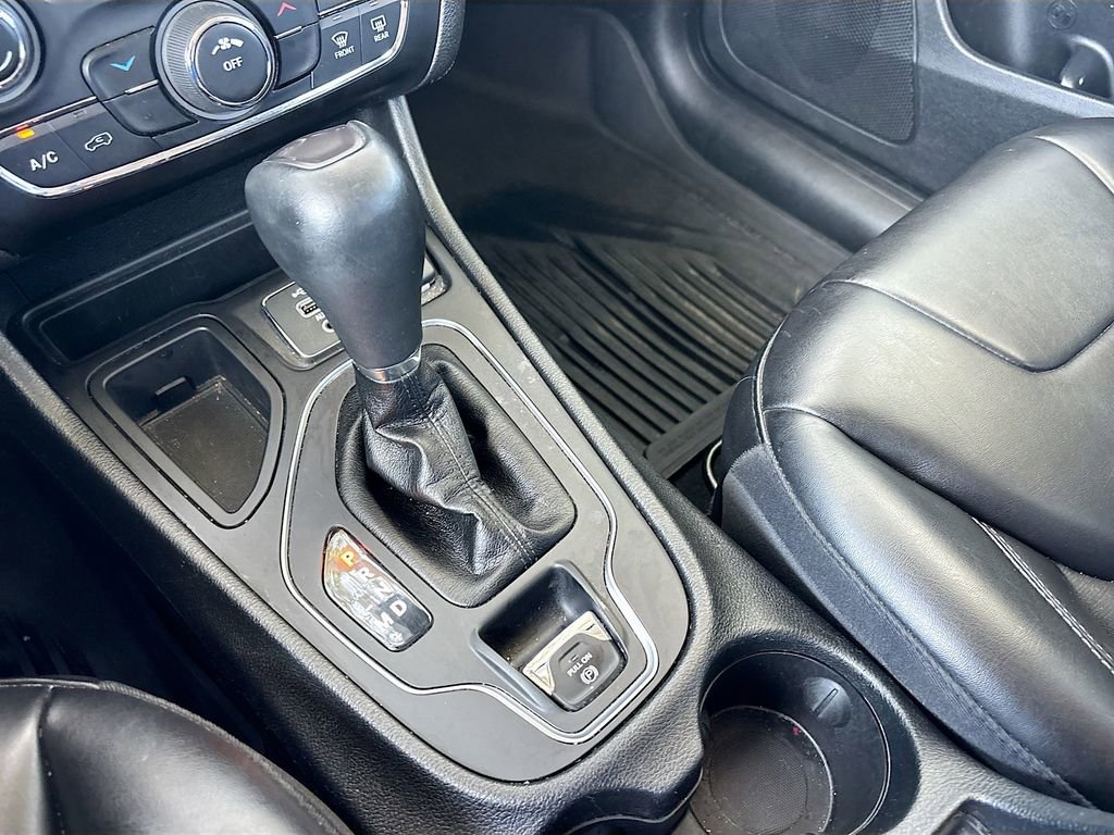 Used 2021 Jeep Cherokee Latitude Plus w/ Sun & Sound Group image 16