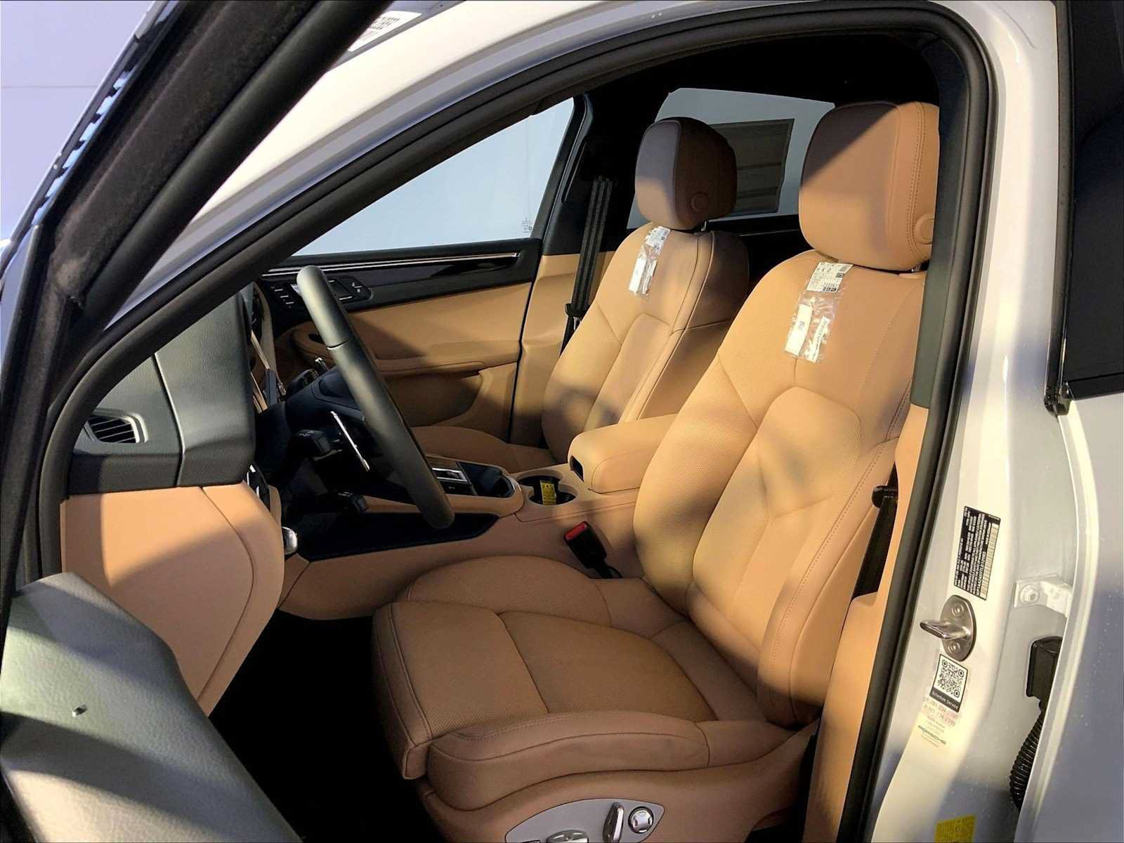 New 2026 Porsche Macan AWD/4WD image 5