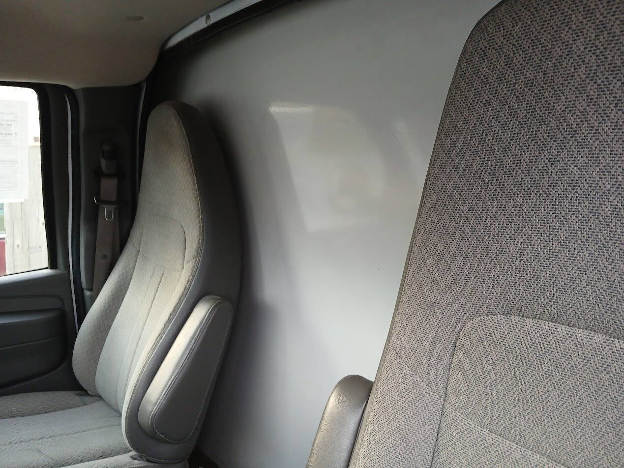 Used 2011 GMC Savana 3500 image 26