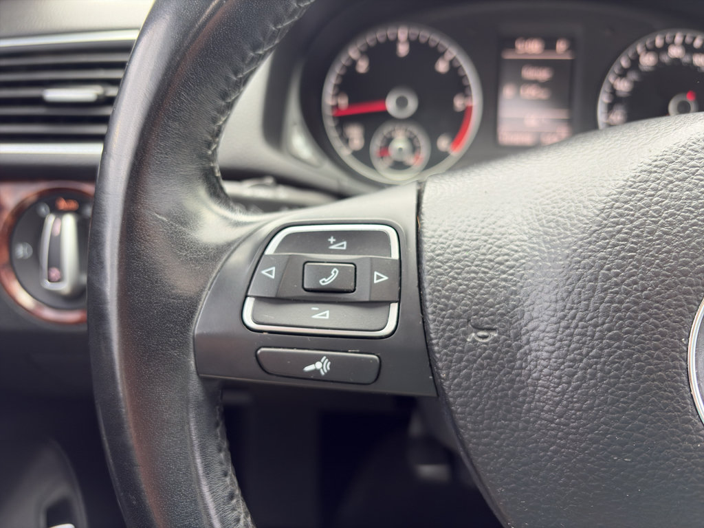 Used 2013 Volkswagen Passat TDI SEL Premium FWD image 28