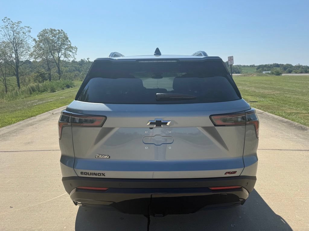 New 2027 Chevrolet Equinox RS w/ Convenience Package III FWD image 4