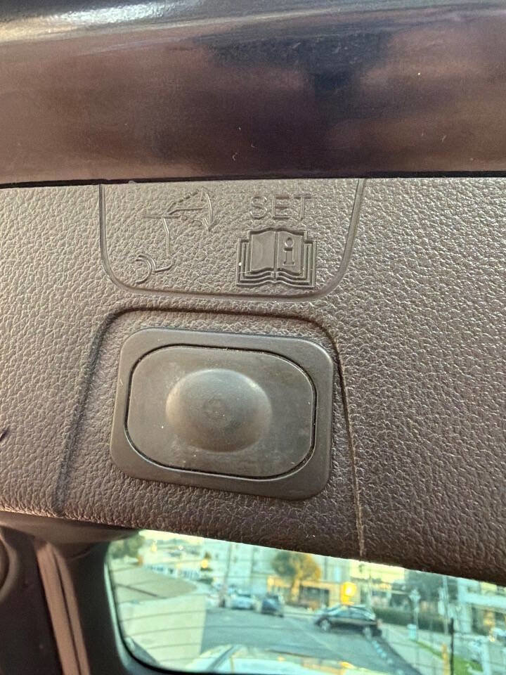 Used 2013 Ford C-MAX Energi SEL image 42