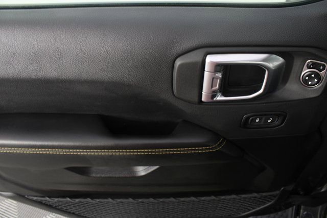 Used 2025 Jeep Wrangler Unlimited Sahara image 13