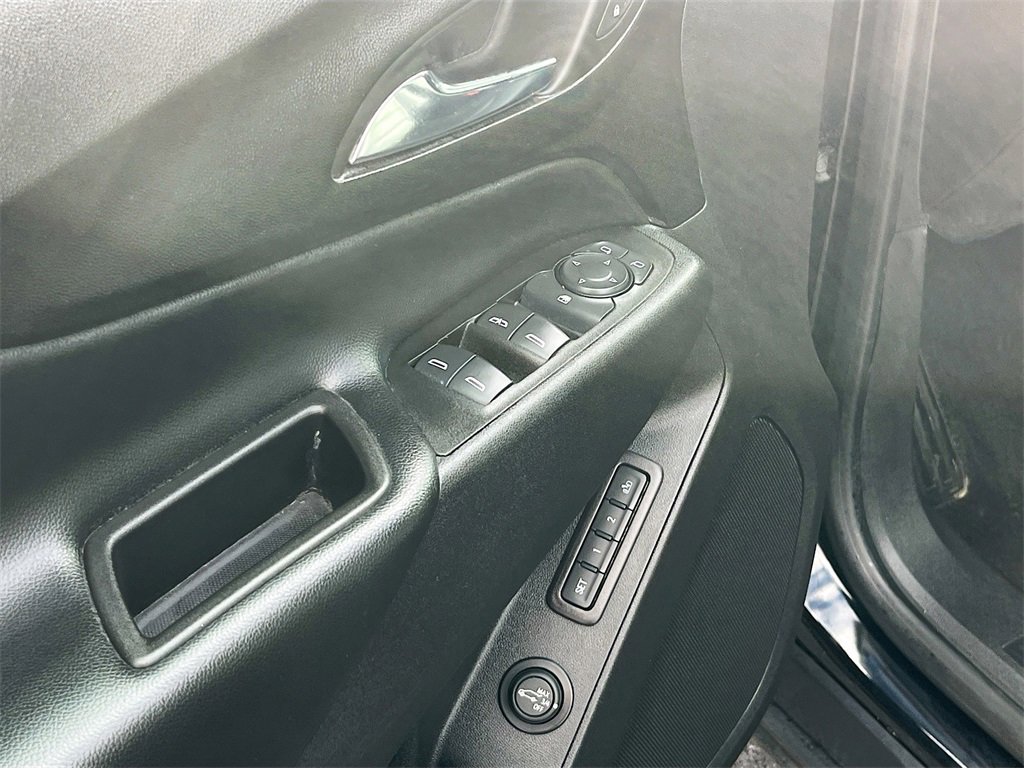 Used 2020 Chevrolet Equinox LT w/ Midnight Edition image 17