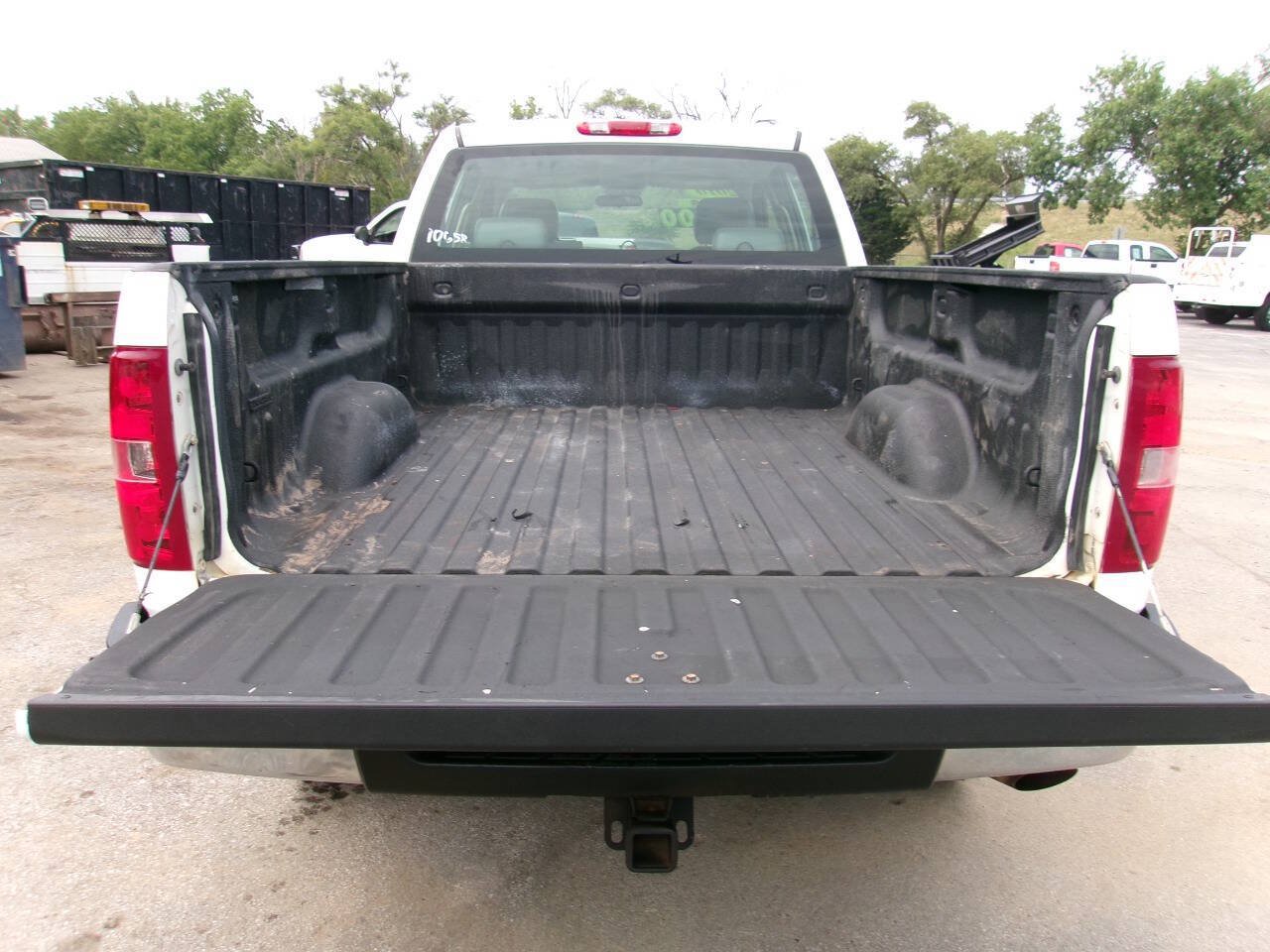 Used 2010 Chevrolet Silverado 2500 W/T AWD/4WD image 4