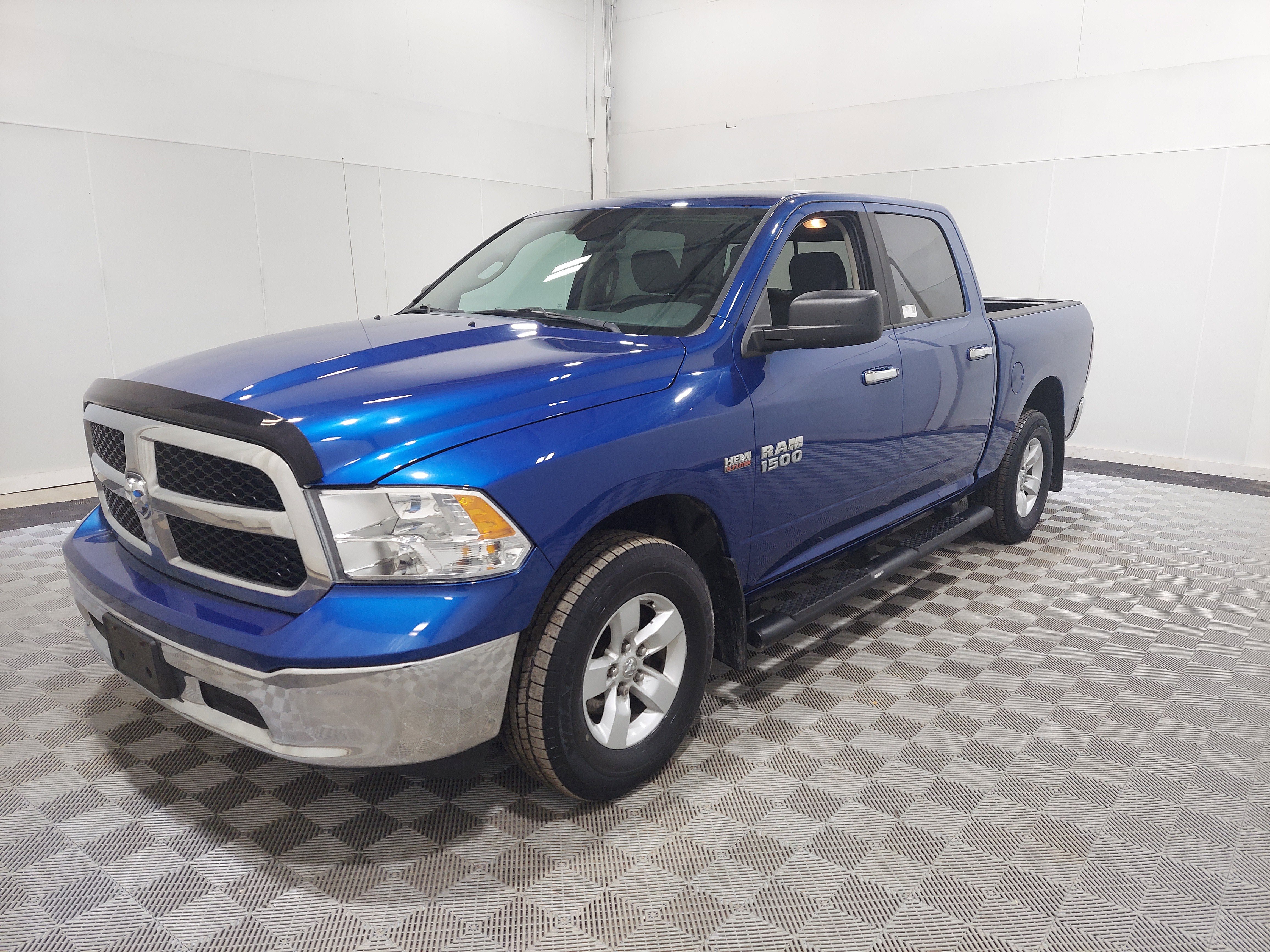 Used 2016 RAM 1500 Classic SLT AWD/4WD image 1