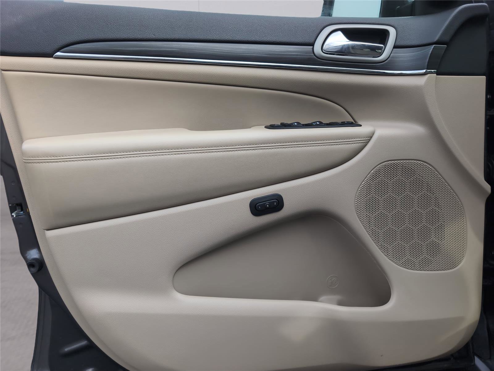 Used 2021 Jeep Grand Cherokee Limited image 16