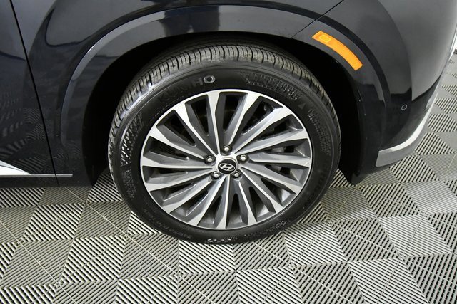 Used 2024 Hyundai Palisade Calligraphy image 17