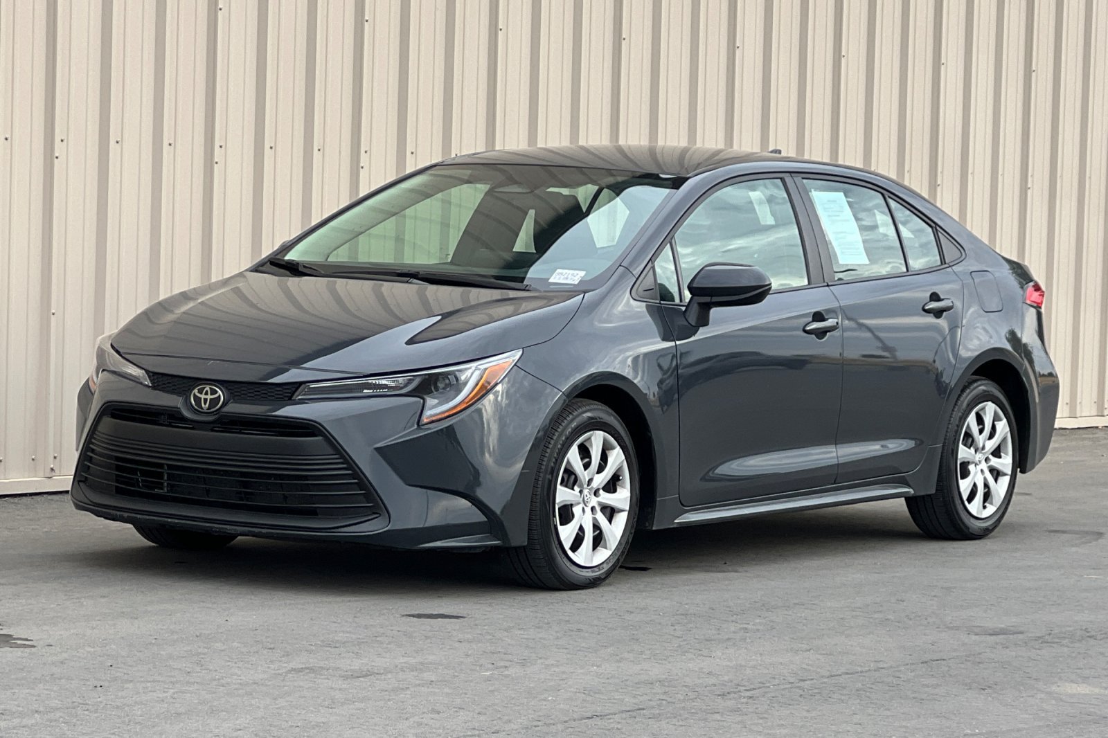 Used 2025 Toyota Corolla LE FWD image 11