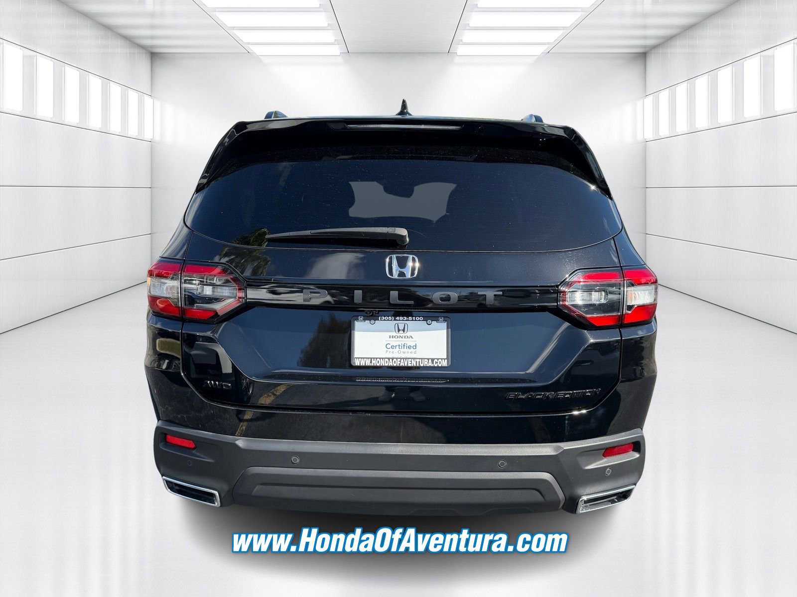 Certified 2025 Honda Pilot Black Edition image 3