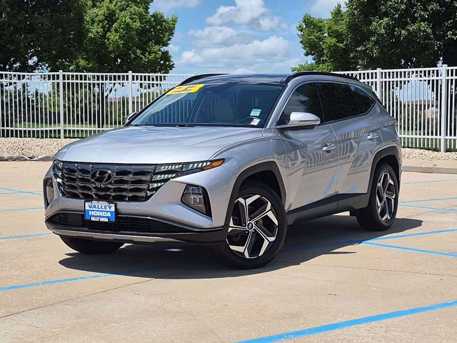 Used 2023 Hyundai Tucson Limited w/ Cargo Package AWD/4WD image 2