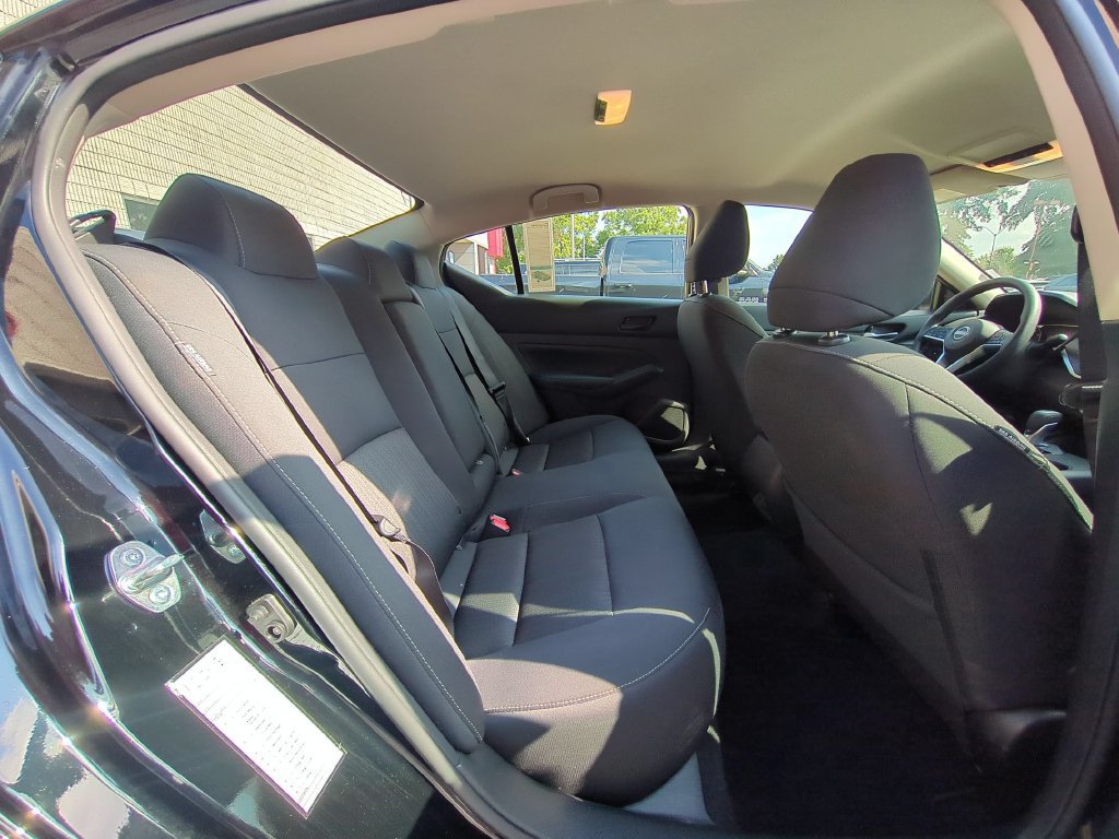 Used 2025 Nissan Altima 2.5 SV FWD image 29
