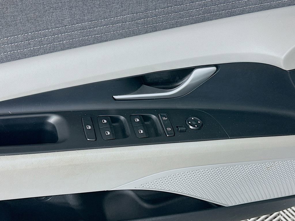 Used 2024 Hyundai Elantra Limited image 24