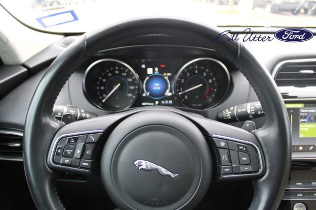 Used 2020 Jaguar F-PACE image 23