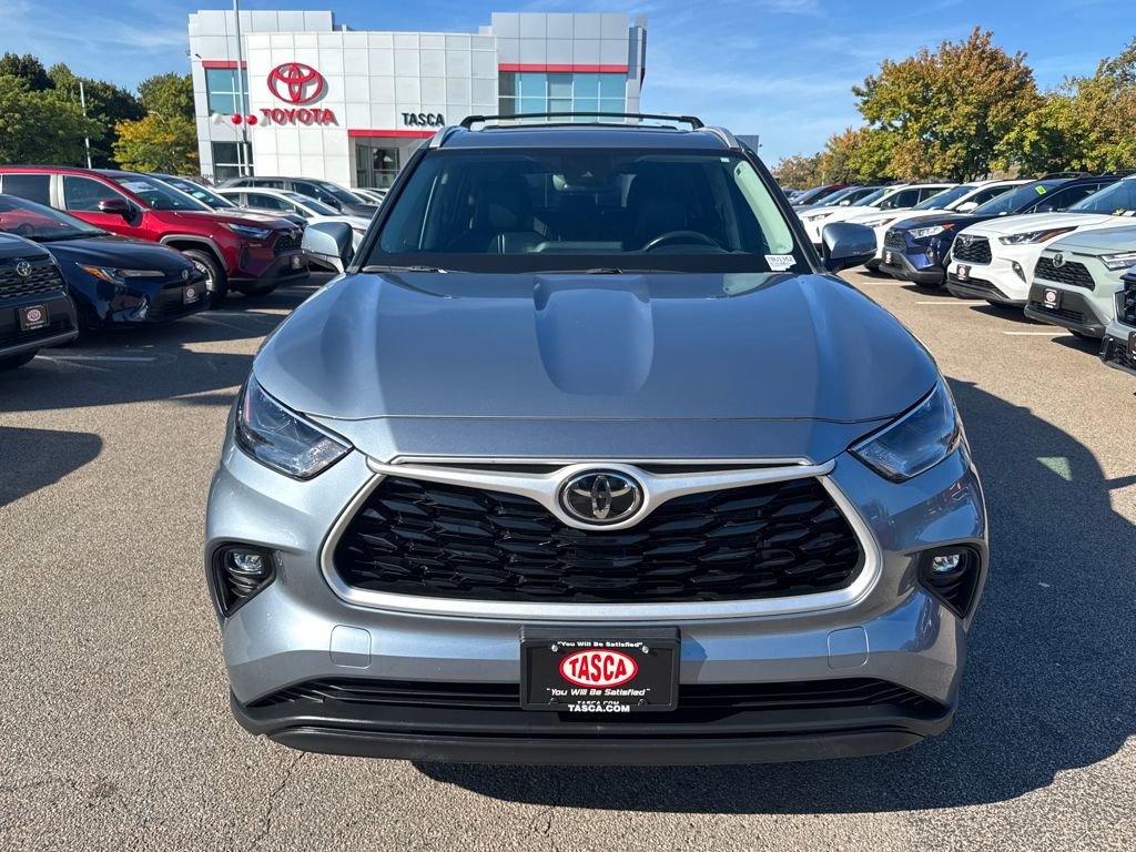 Used 2022 Toyota Highlander XLE image 6