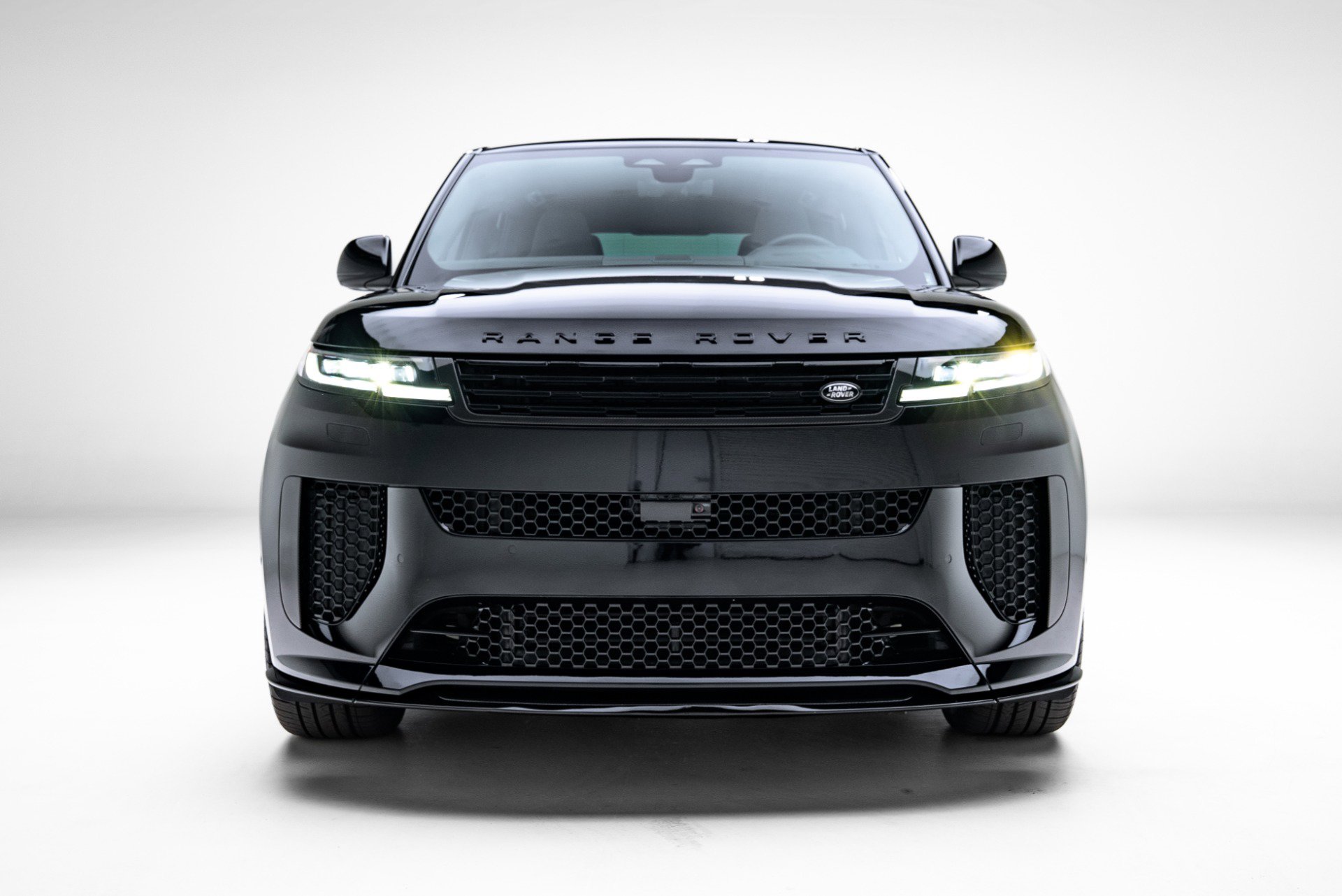 Used 2025 Land Rover Range Rover Sport SV Edition Two image 3