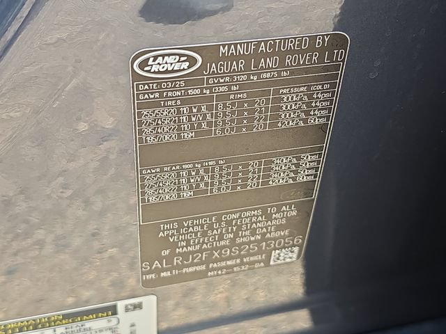 Used 2025 Land Rover Discovery S AWD/4WD image 39