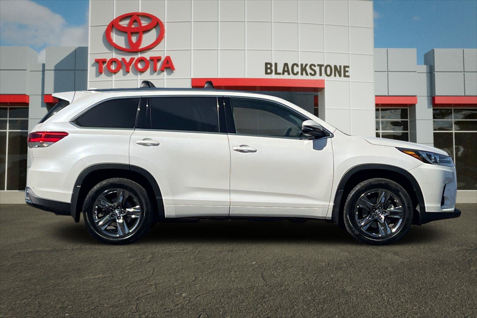 Certified 2019 Toyota Highlander Limited Platinum AWD/4WD image 2