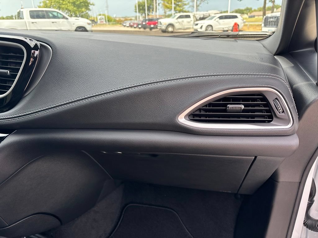 New 2027 Chrysler Pacifica Select FWD image 30