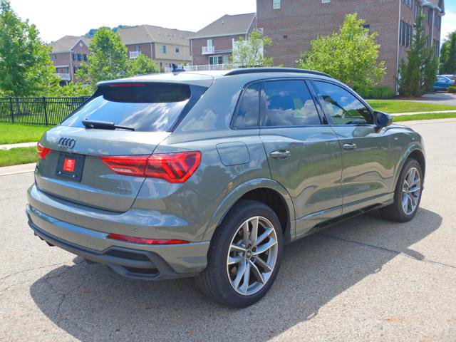 Used 2023 Audi Q3 2.0T Premium w/ Black Optic Sport Package AWD/4WD image 4