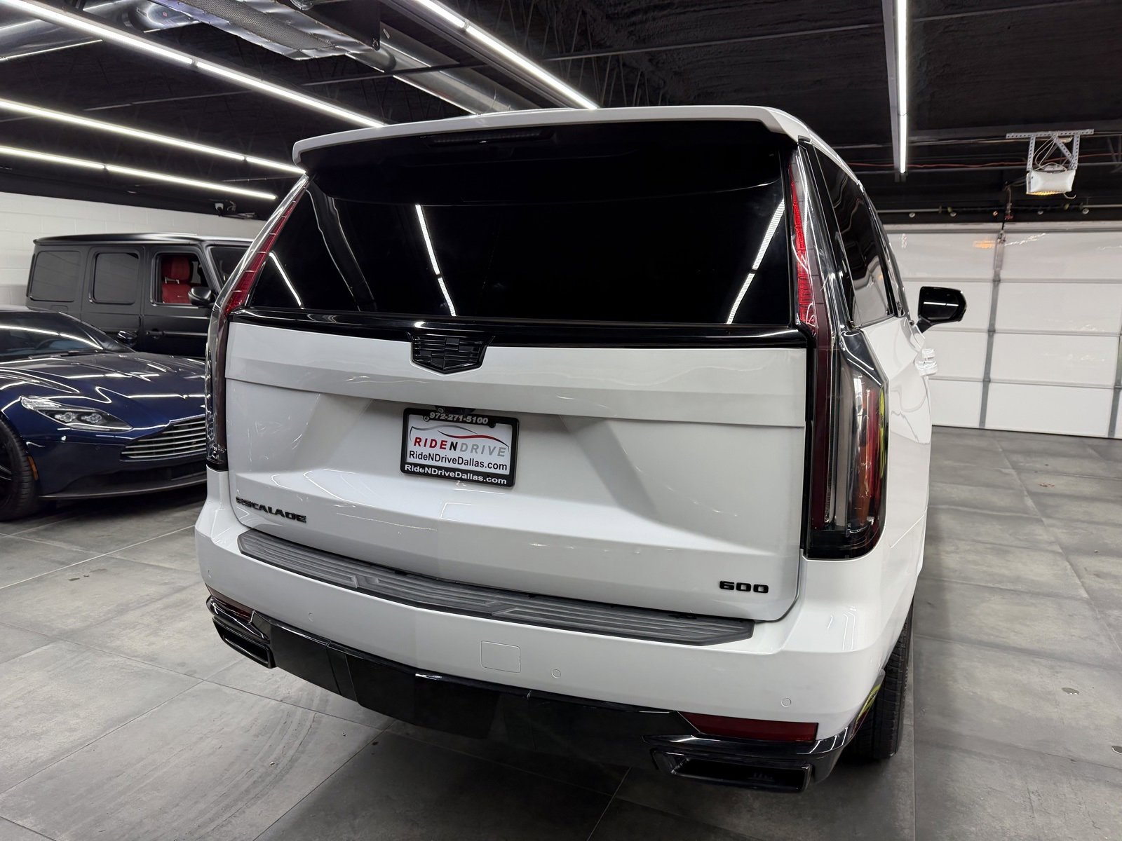 Used 2023 Cadillac Escalade Sport Platinum w/ LPO, ONYX Package image 6