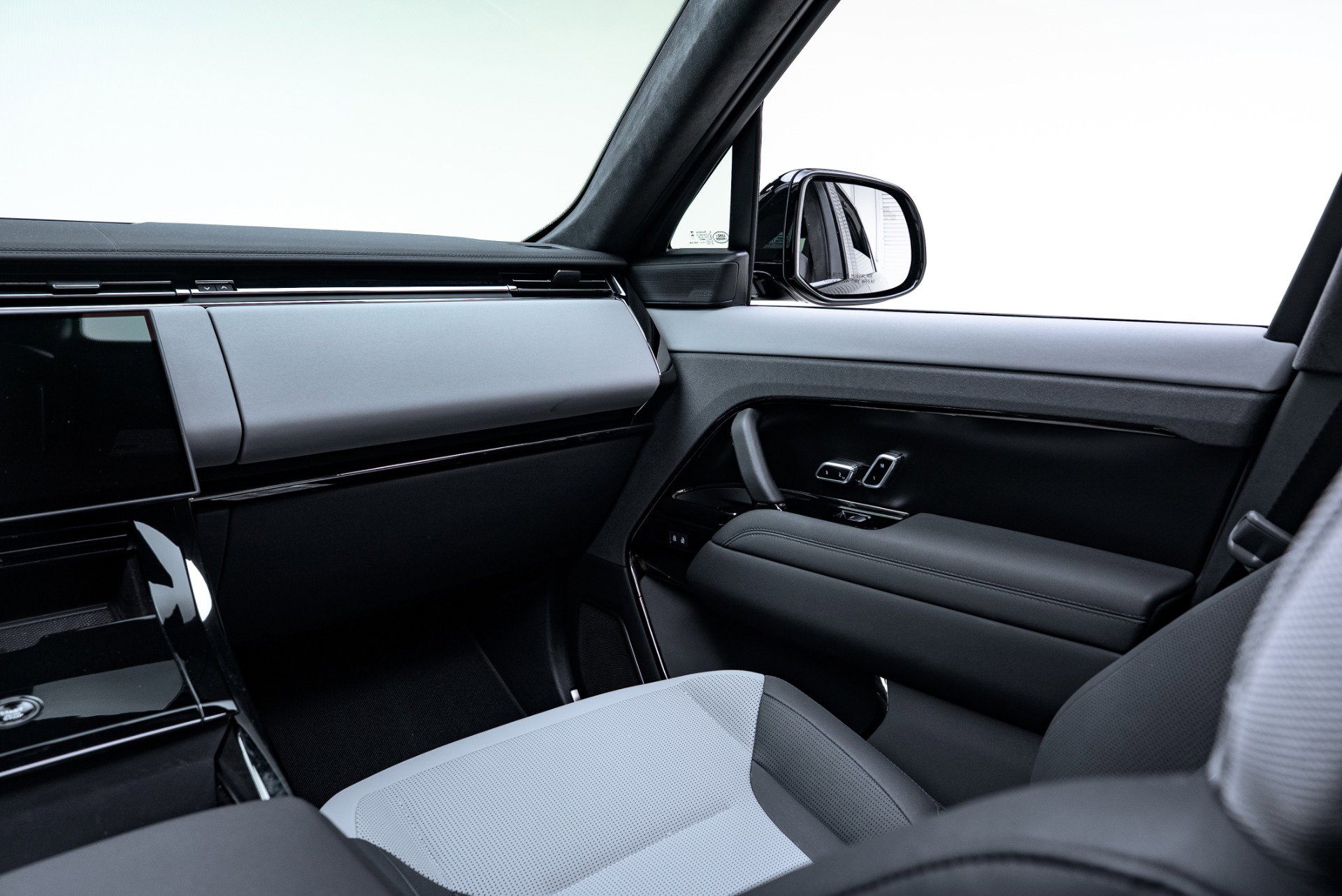 Used 2025 Land Rover Range Rover Sport SV Edition Two image 31