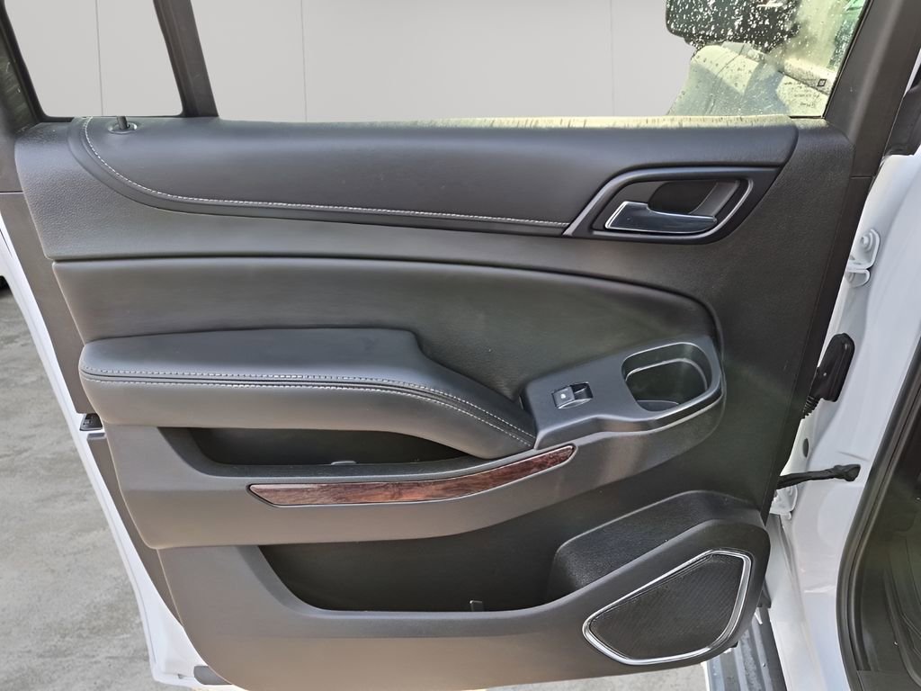 Used 2018 GMC Yukon XL SLE w/ SLE Value Package image 17