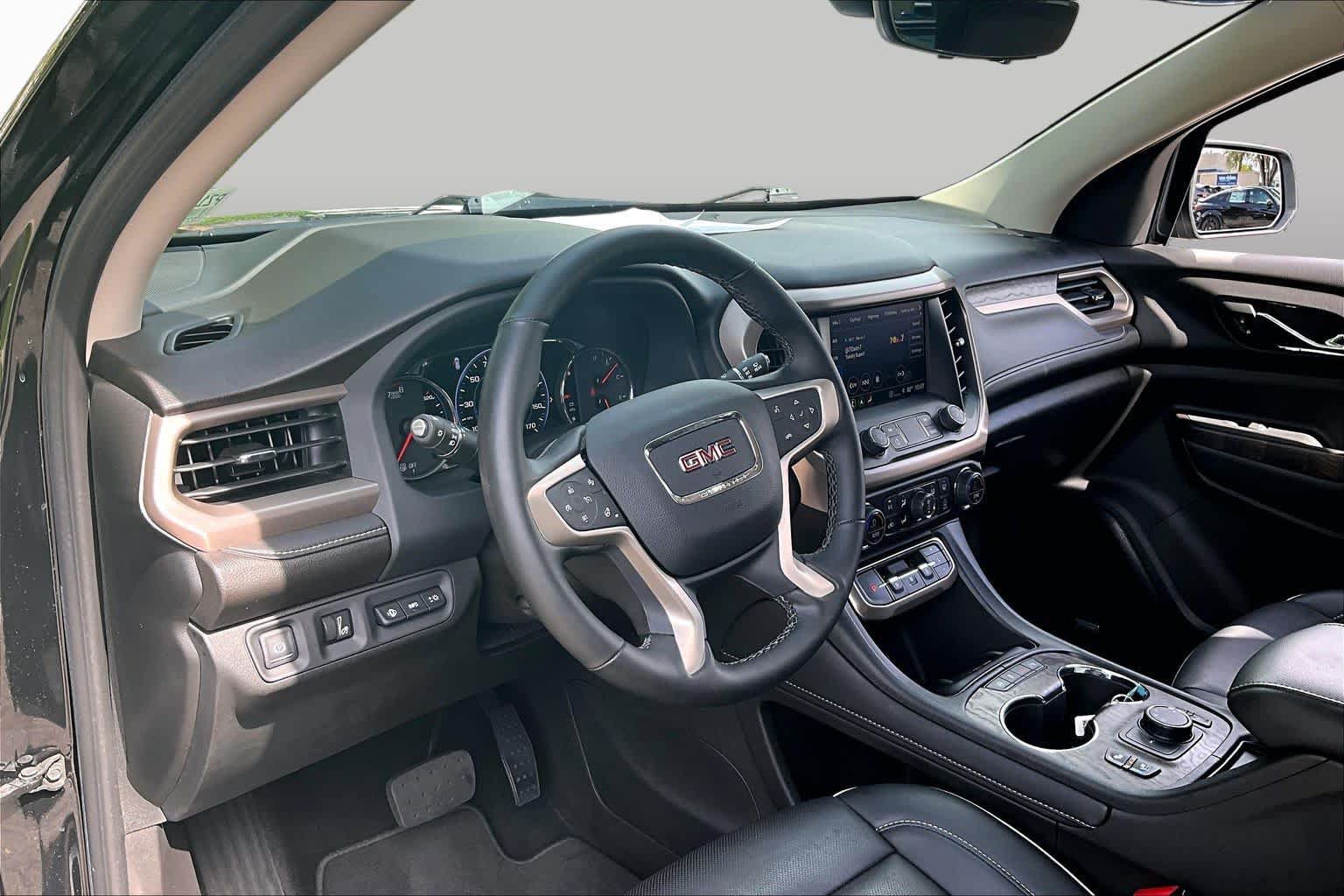 Used 2023 GMC Acadia Denali w/ Denali Ultimate Package FWD image 18