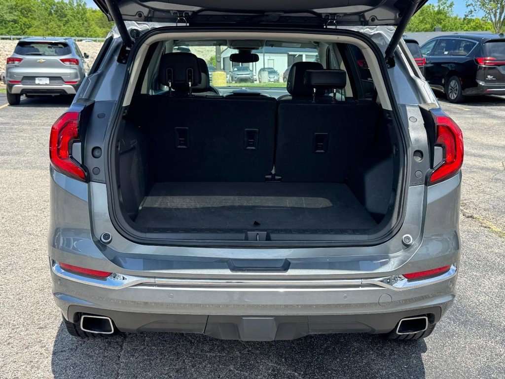 Used 2020 GMC Terrain Denali w/ Denali Premium Package AWD/4WD image 6