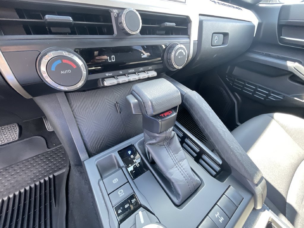 Used 2024 Toyota Tacoma TRD Off-Road AWD/4WD image 15