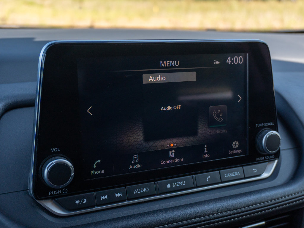 Used 2025 Nissan Rogue SV FWD image 24