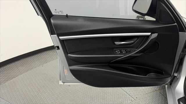 Used 2017 BMW 330i Sedan RWD image 13