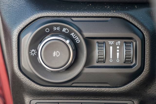 Used 2021 Jeep Wrangler Unlimited Sahara w/ Cold Weather Group AWD/4WD image 23