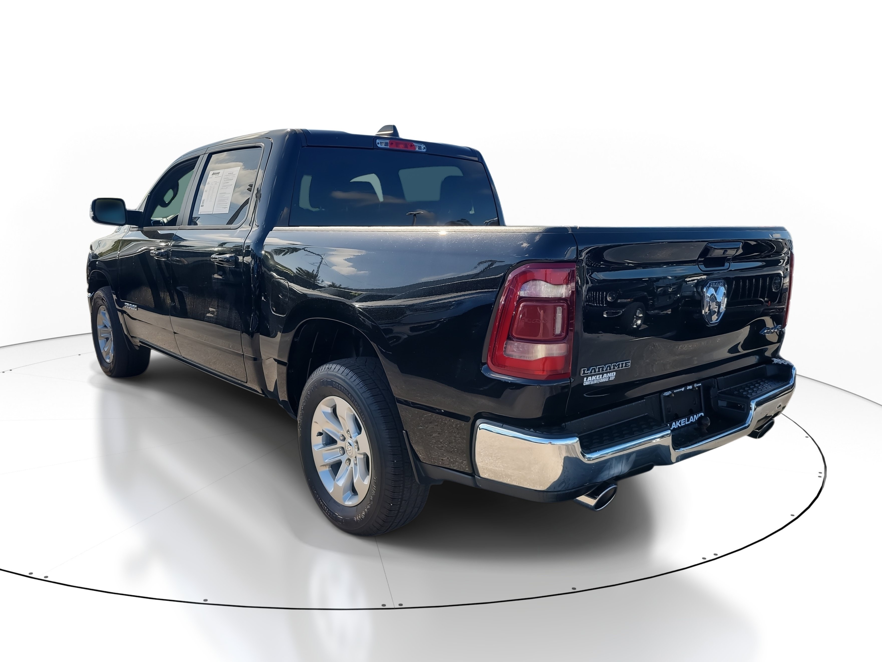 Used 2024 RAM 1500 Laramie AWD/4WD image 6