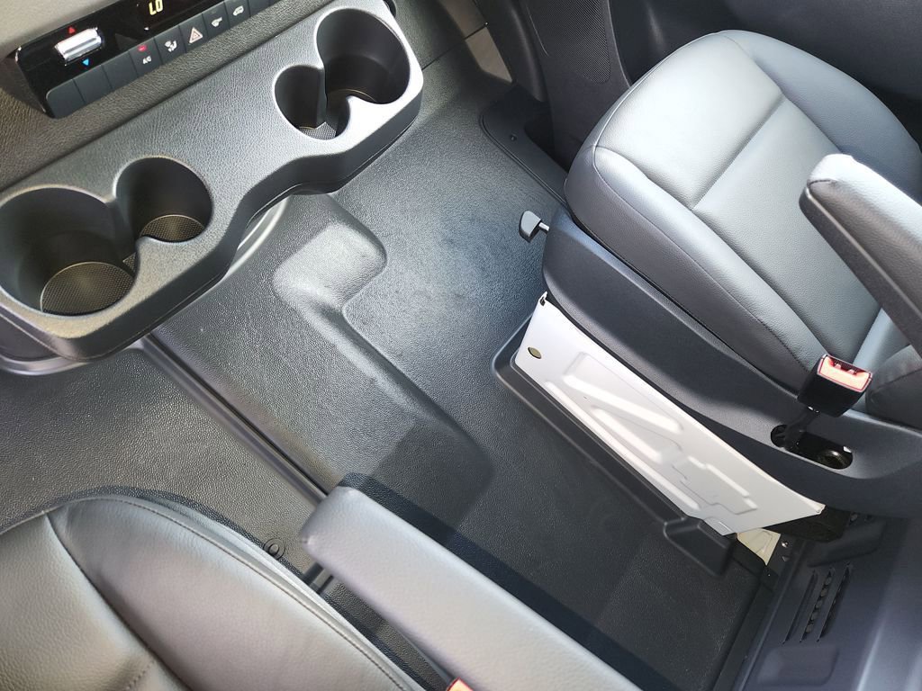 Used 2025 Mercedes-Benz Sprinter 2500 image 21