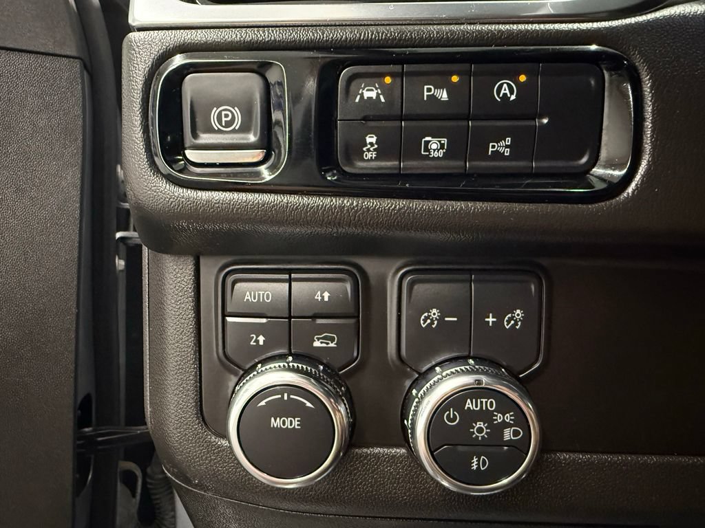 Used 2025 GMC Yukon Denali AWD/4WD image 15