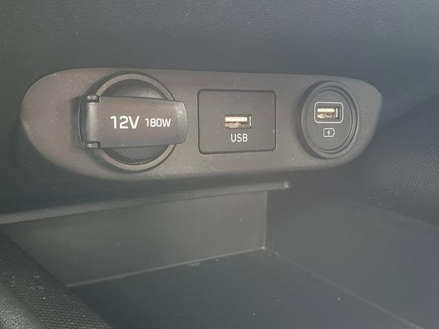 Used 2023 Hyundai Elantra SE w/ Winter Weather Package image 29