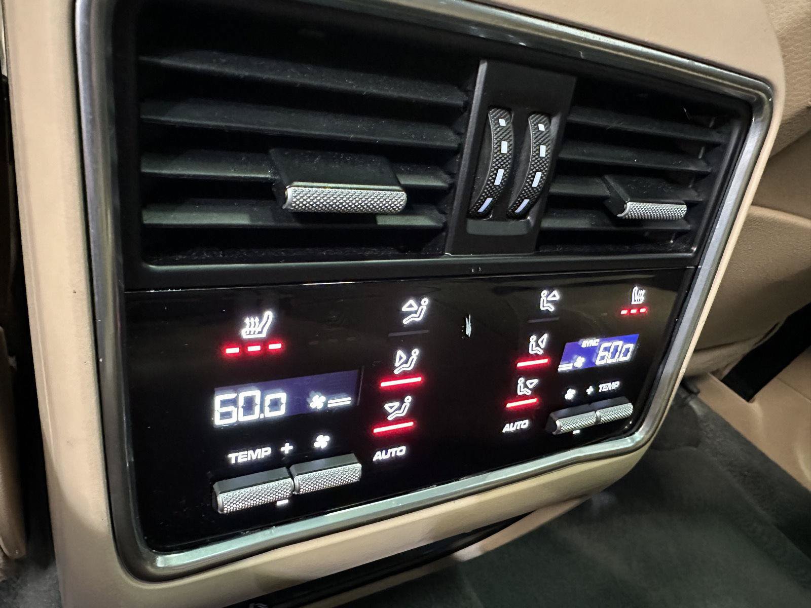 Used 2020 Porsche Cayenne AWD/4WD image 35