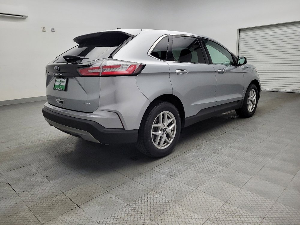 Used 2024 Ford Edge SEL image 9