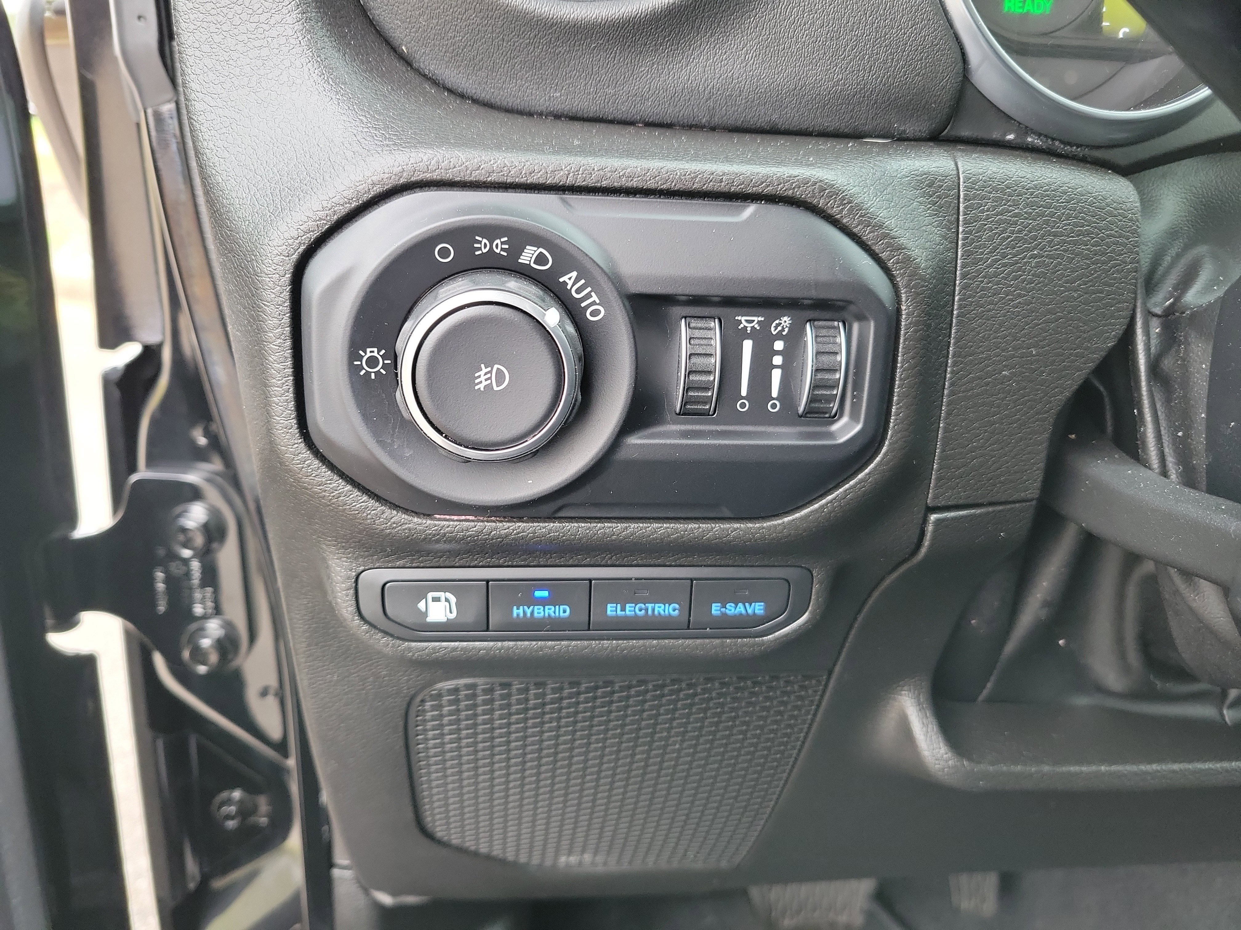 Used 2022 Jeep Wrangler Unlimited Sahara w/ Cold Weather Group image 21